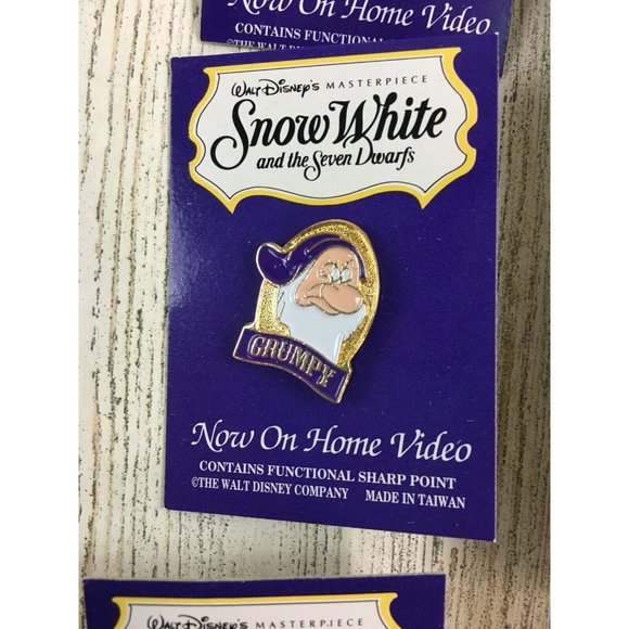 Disney Snow White and Seven Dwarfs Pins Home Video with Cards Complete Vtg 90s - Picture 4 of 16